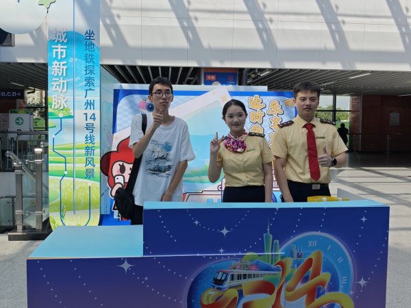 东方优配 视频｜广州地铁“1314”新线开通首日，市民打卡尝鲜